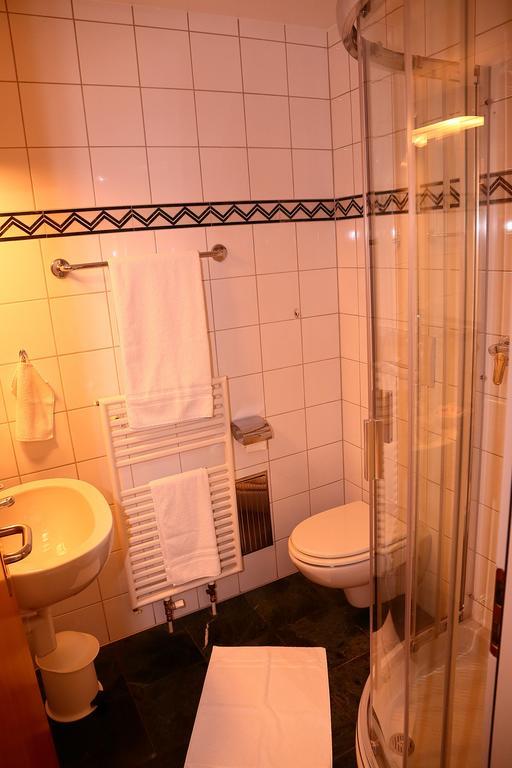 Hotel-Rotisserie La Tour Rouge Delémont Kültér fotó